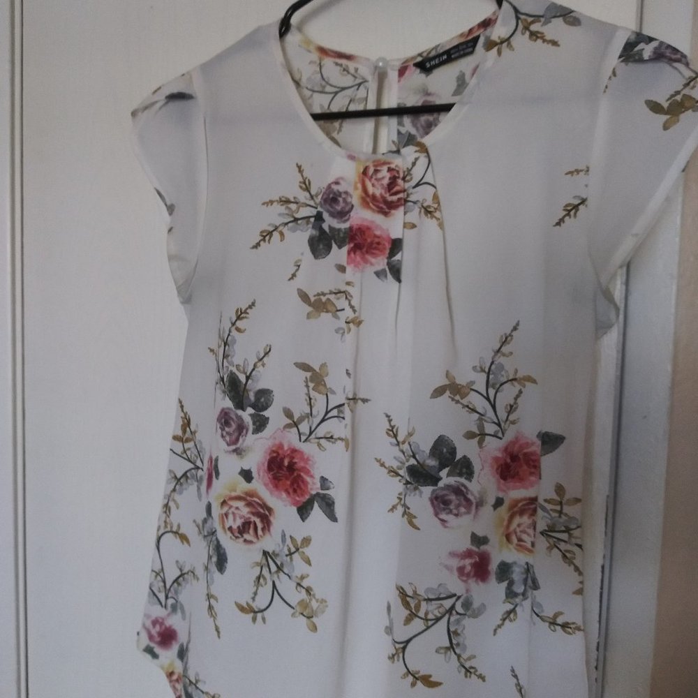 White flowers filled Blouse